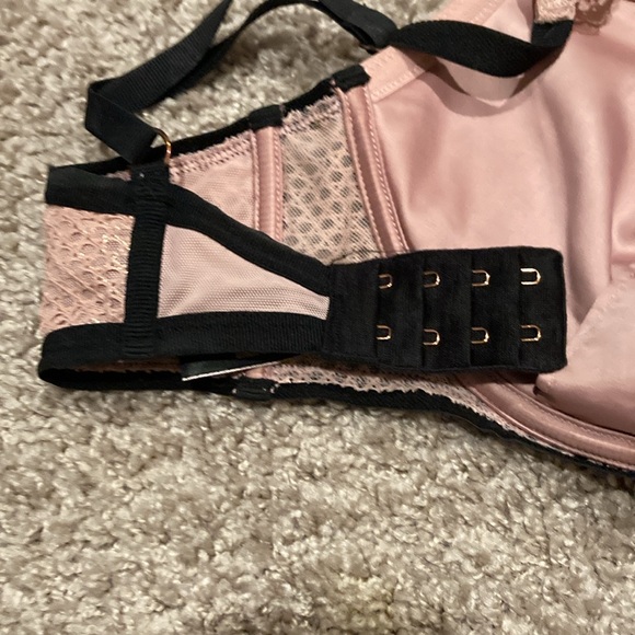 VS bra 36d - Picture 4 of 6
